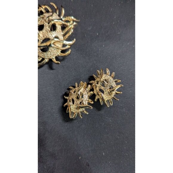 Vintage Sarah Coventry Gold-Tone Sea Urchin Brooch & Clip-On Earrings Set - Picture 4 of 9